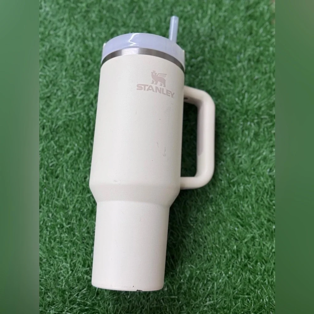 Stanley Beige Tumbler with Handle and Straw - Picture 1 of 6
